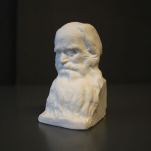 Alpo Sailon kipsinen pienoisveistos