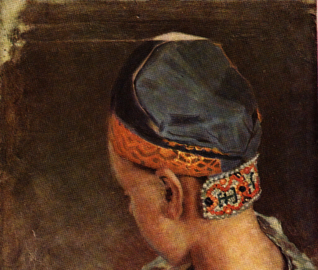 Nainen, jolla sorokka päässä